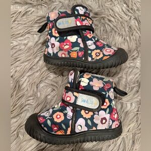 Jan & Jul toddler girl size 8 Boots